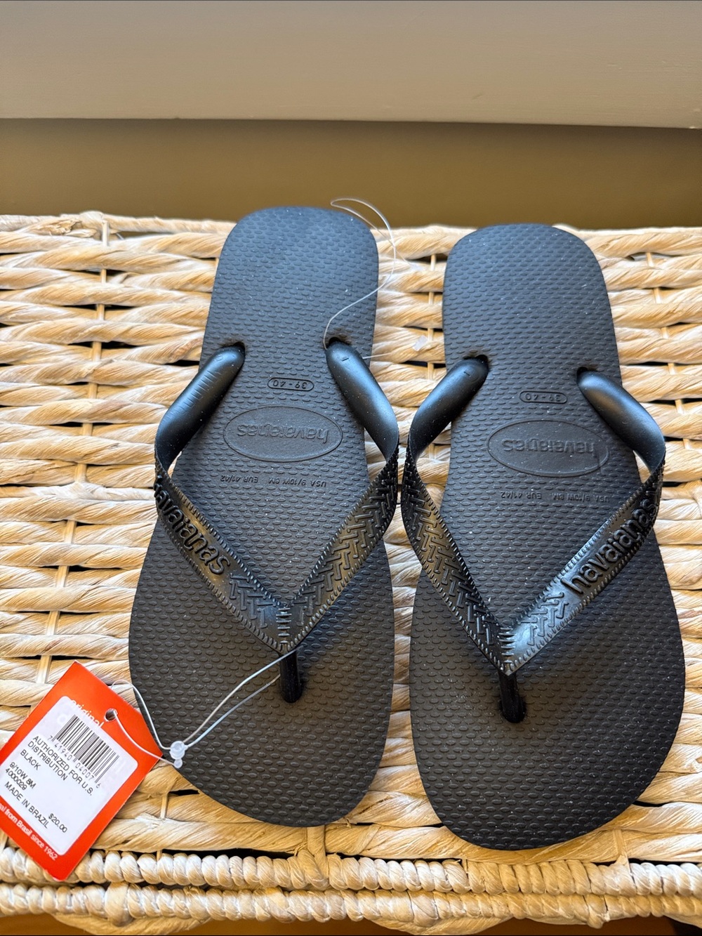 Havaianas Black Classic Flip flops
9/10 NWT